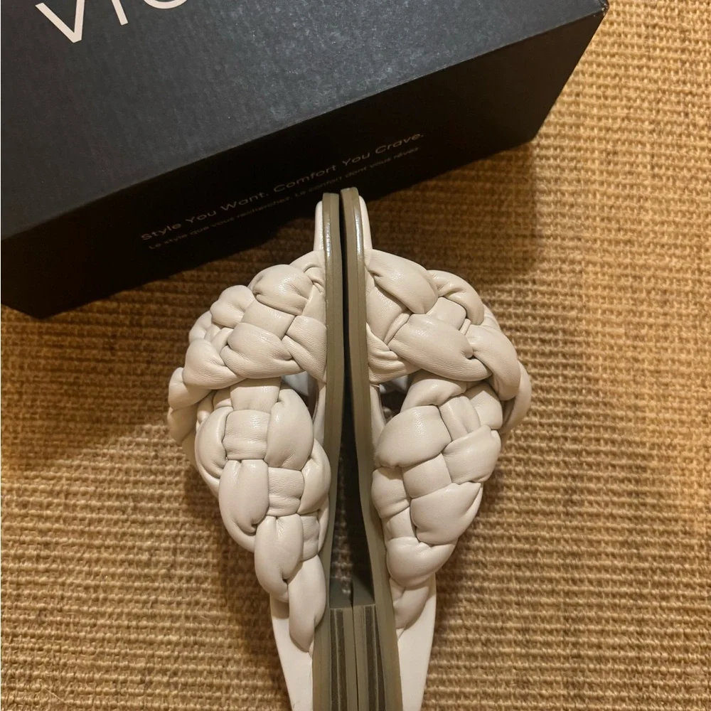 Vionic Cream Kalina Braided Slip-On Sandal
Size: 6 / Width: M - Picture 7 of 10